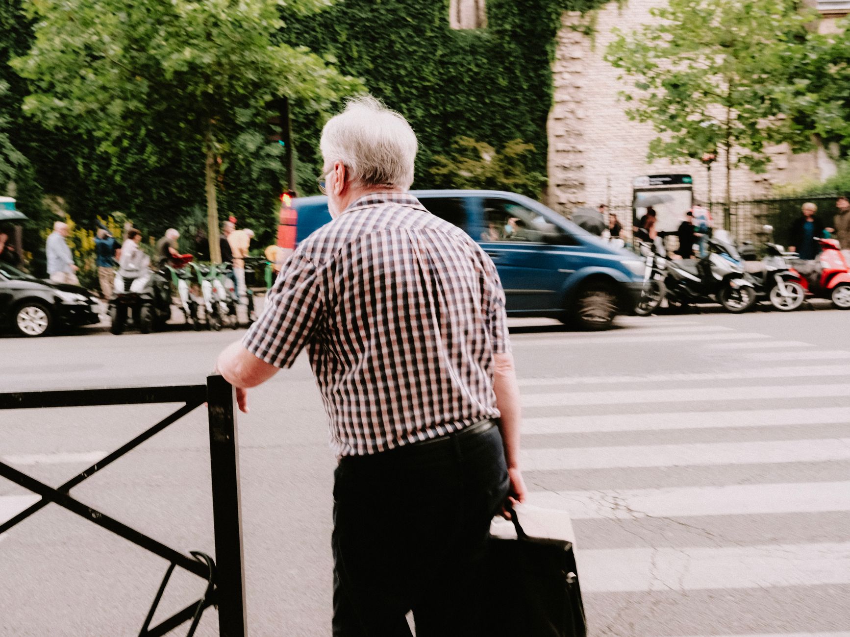 Qu'il vienne ou non