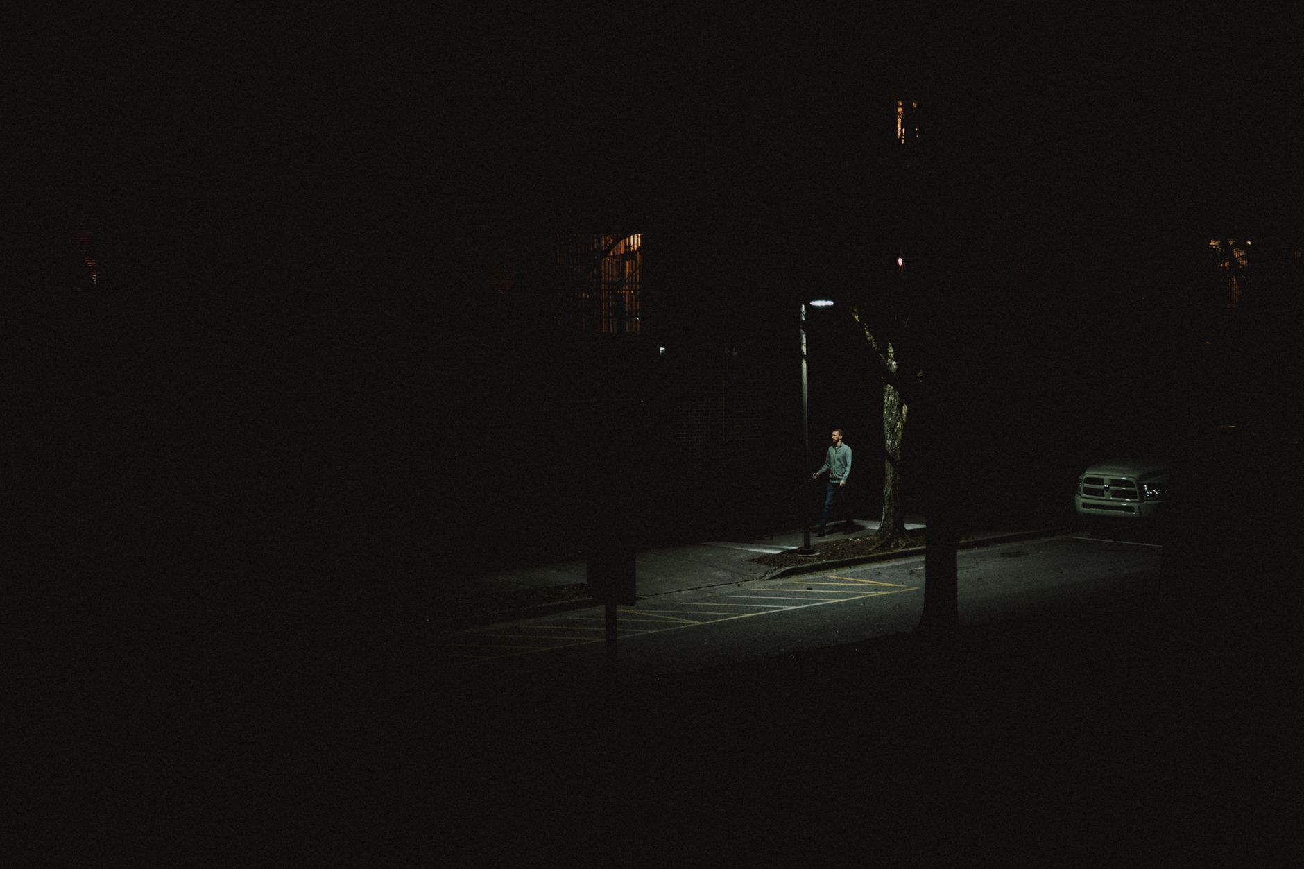 Seule dans la nuit